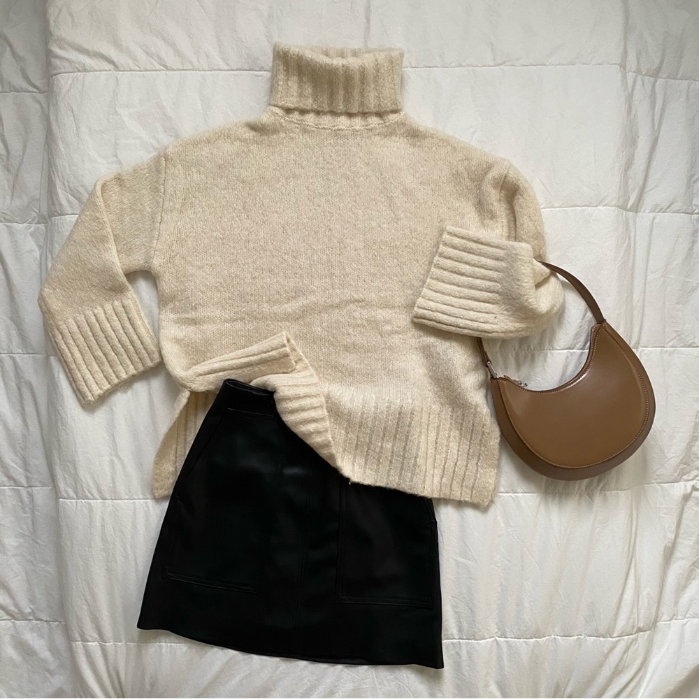 H&M Chunky White Turtleneck Sweater (NWOT)